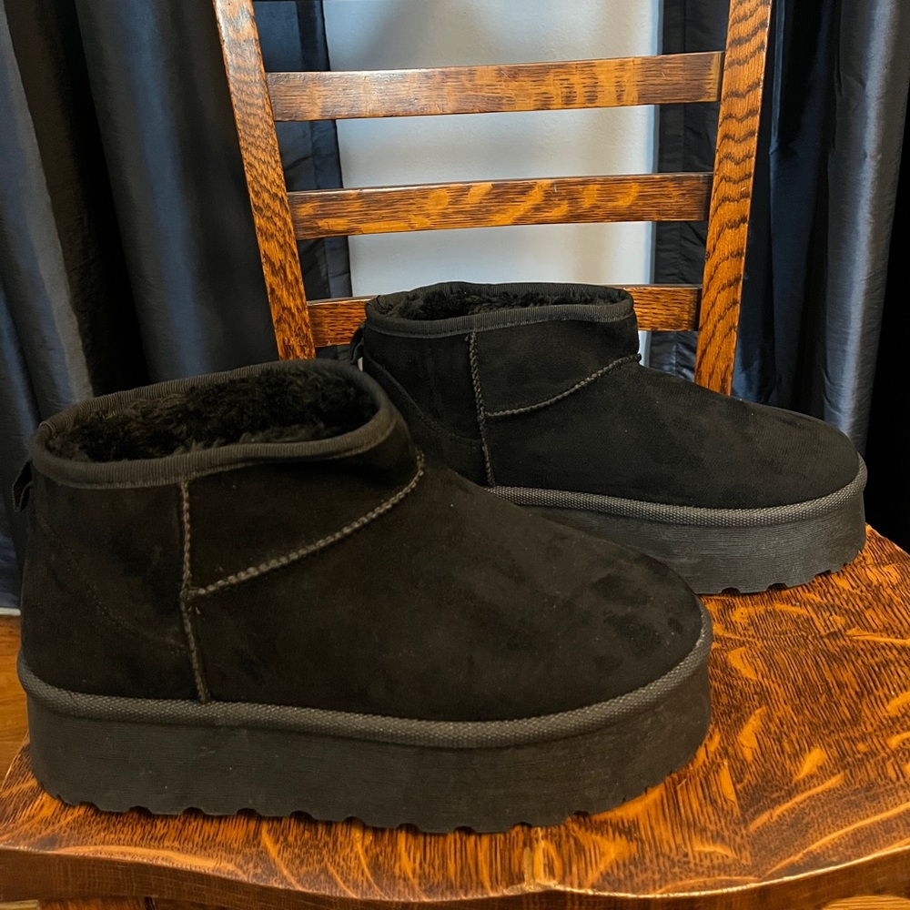 Mudd Black Faux Suede Mini Shortie Gothic Emo Platform Booties